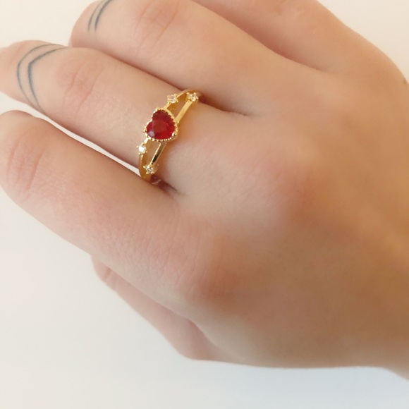 Jewelry - Gold heart ring